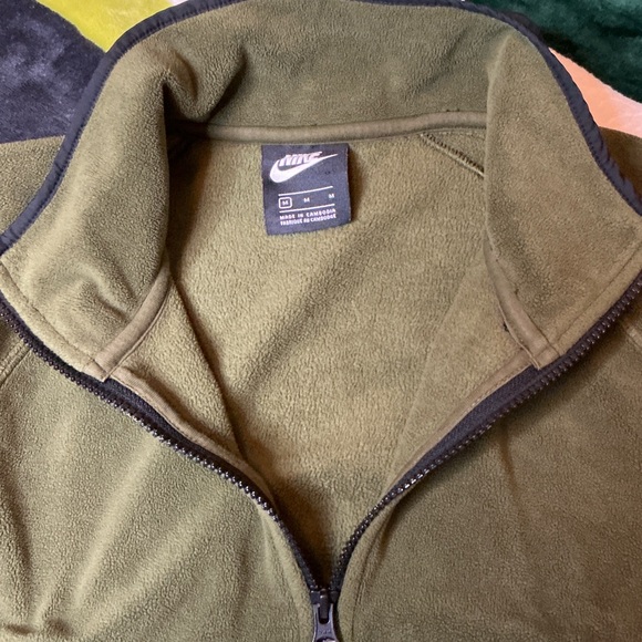 Nike Green Half-Zip Pullover with Black Pocket - Picture 3 of 11